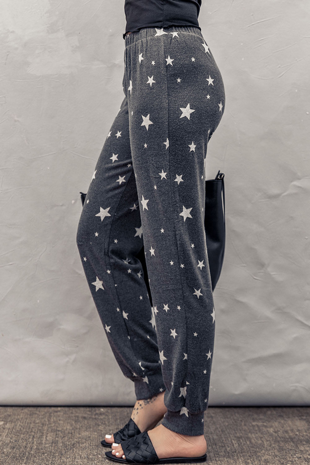 Pantalones deportivos con cintura elástica y estampado de estrellas en color gris